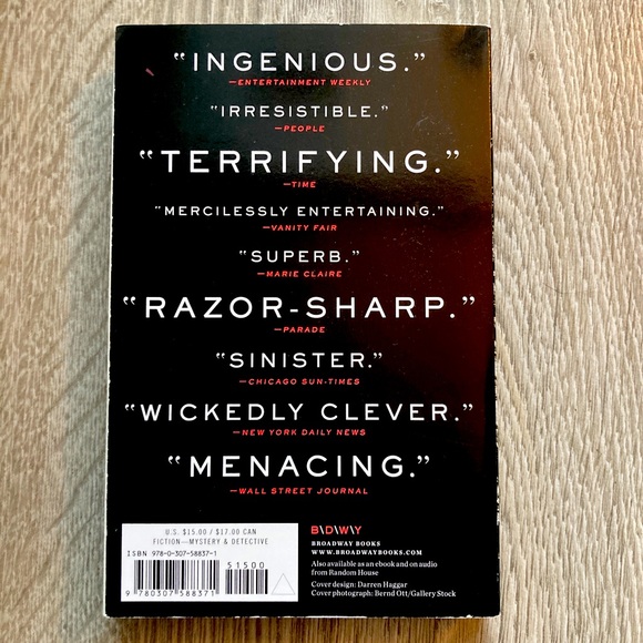 Gone Girl paperback - Picture 2 of 2